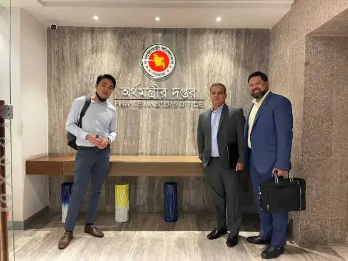 Three representatives at a finance ministry office